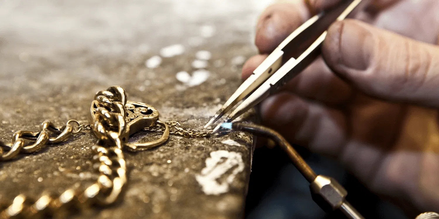 Fine Jewellery Trends vs Classic Designs: Making the Right Choice for You