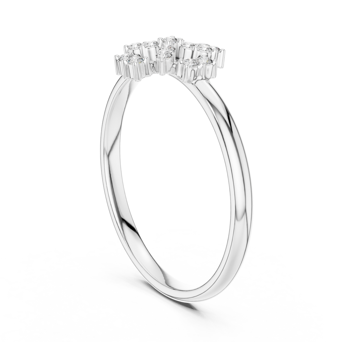 Diamond choker necklace with brilliant shine.