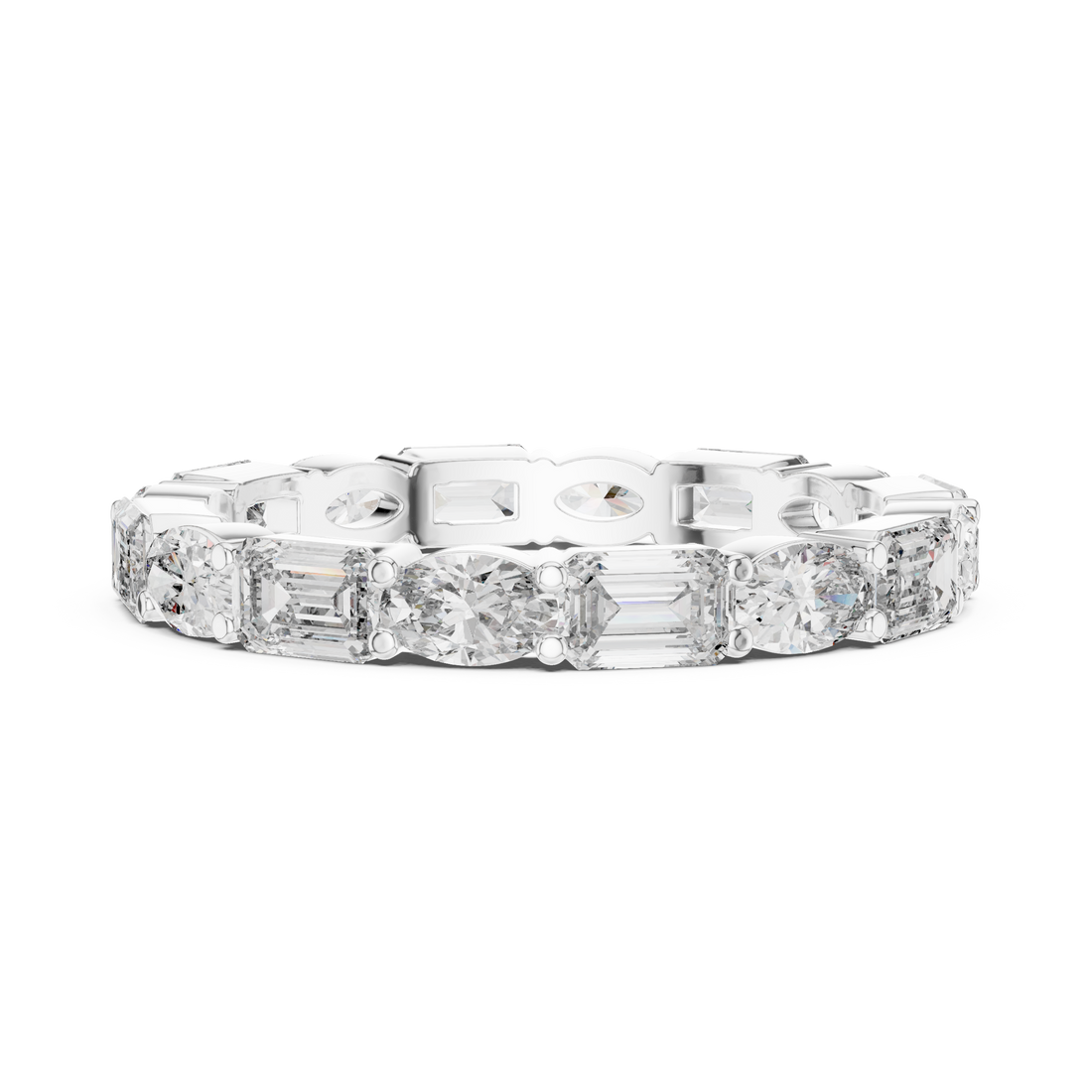 Diamond choker necklace with sparkle.