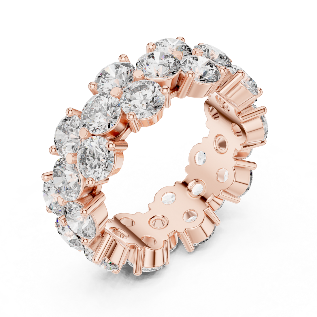Rope chain necklace with twisted style.