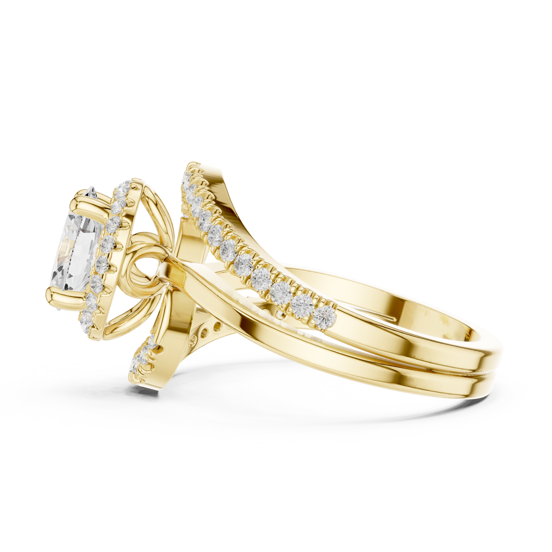 Figaro chain necklace in gold.