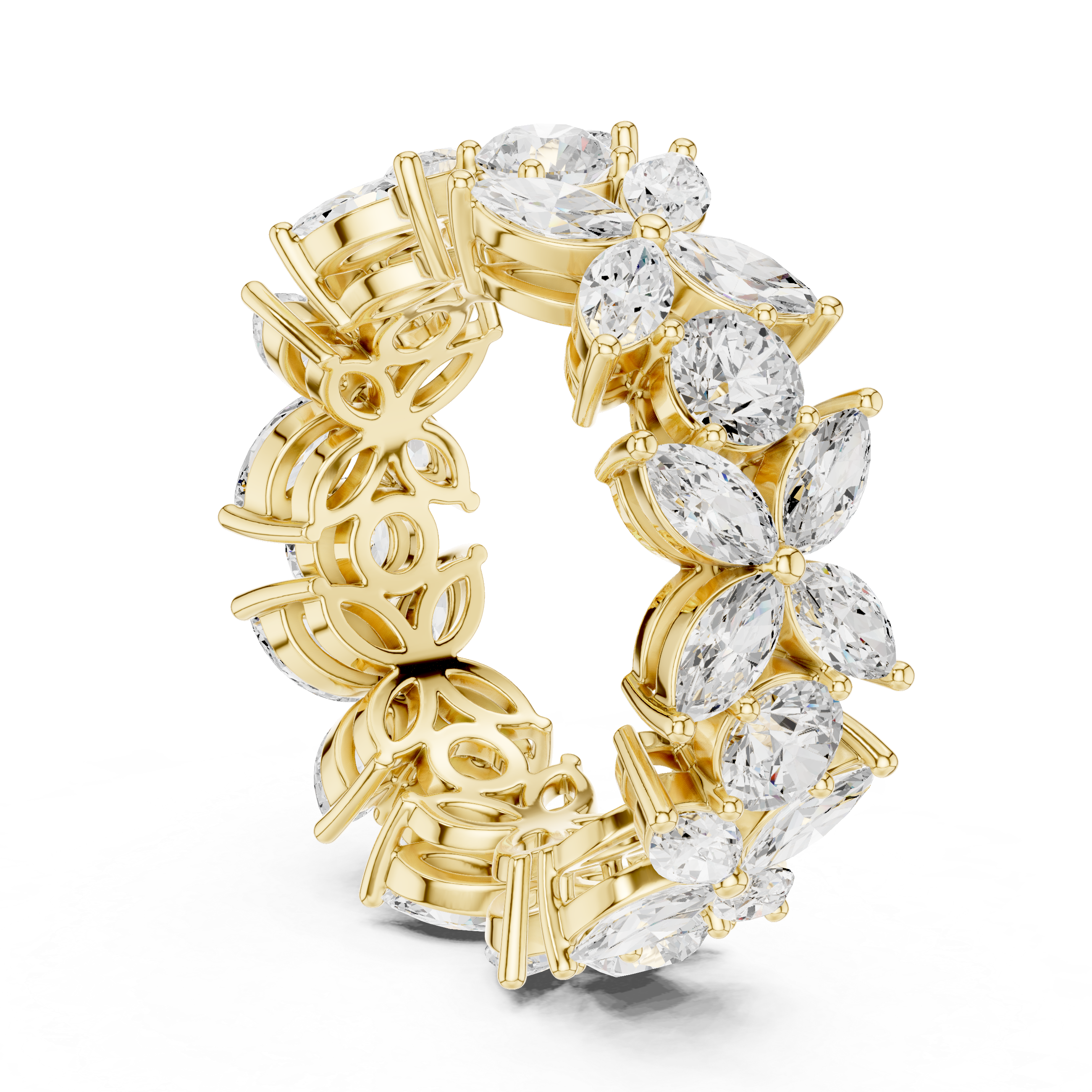 Minimal chain bracelet with lightweight links.