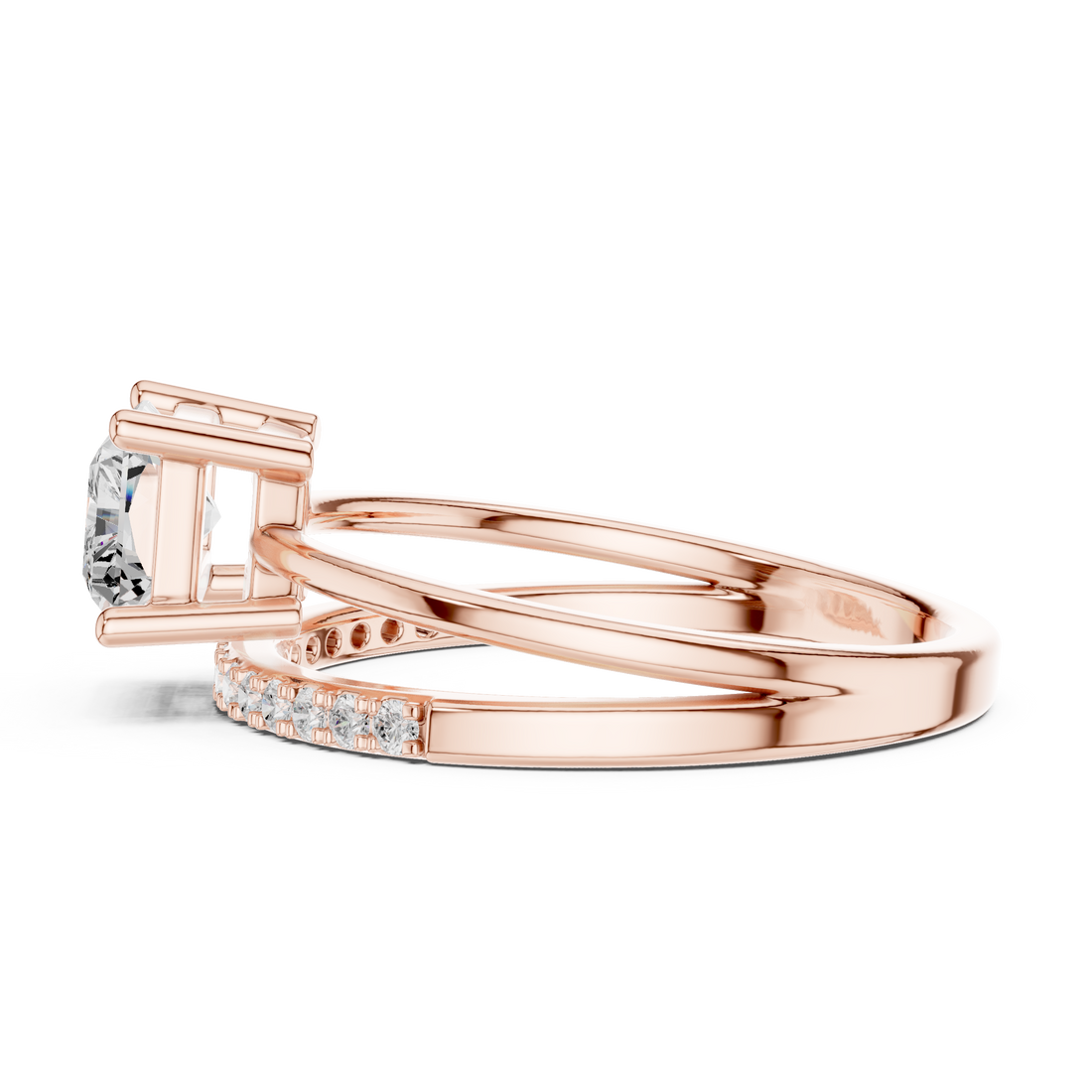 Adjustable chain bracelet with modern look.