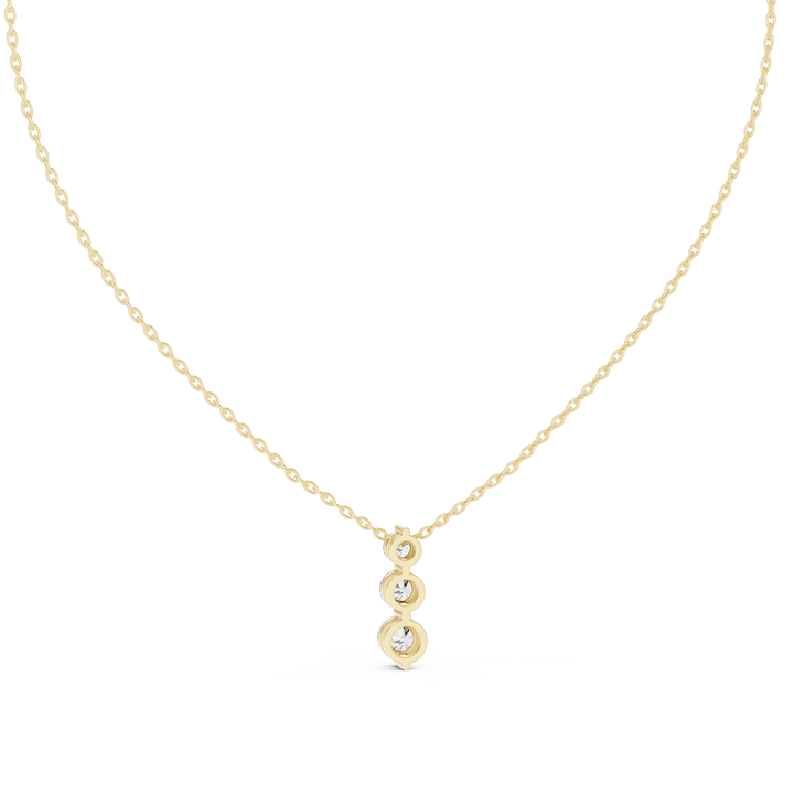 Classic charm bracelet featuring heart-shaped hanging charm.