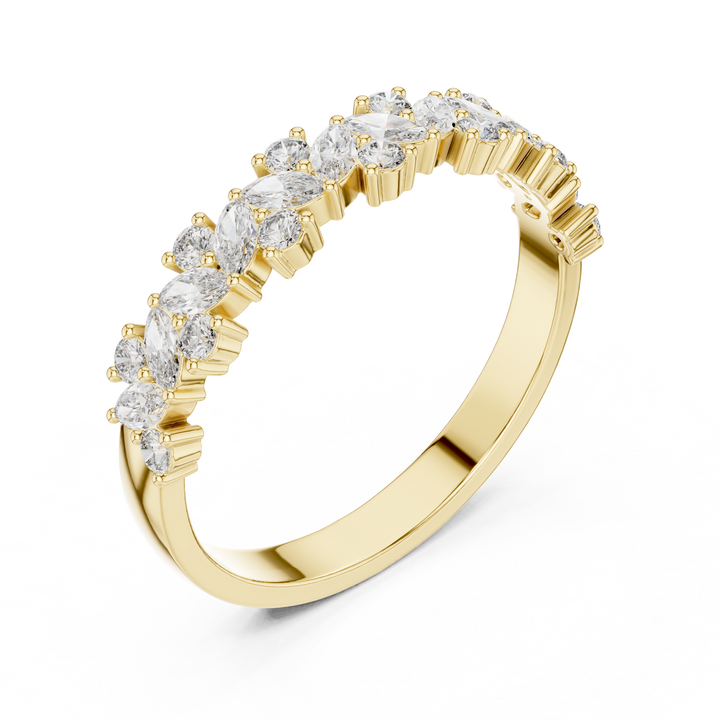 Pearl bracelet with graceful beauty.