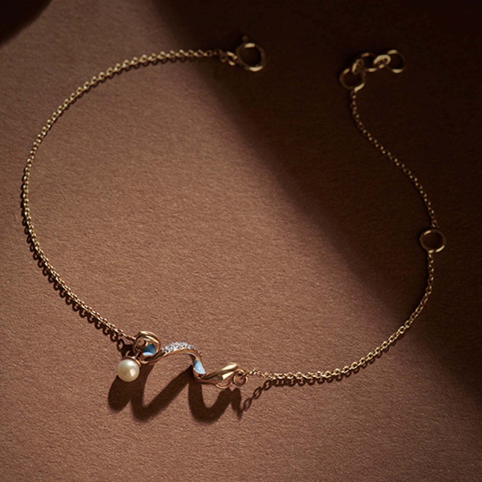 Azure Twirl Pearl Bracelet