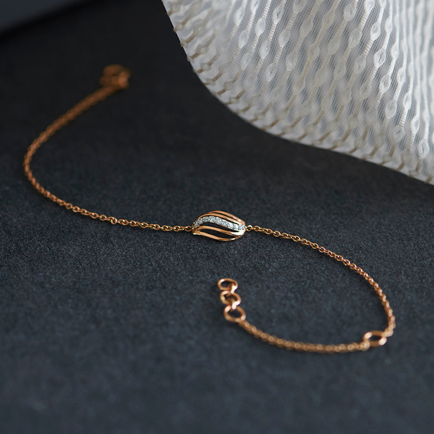 Linear Swash Diamond Chain Bracelet