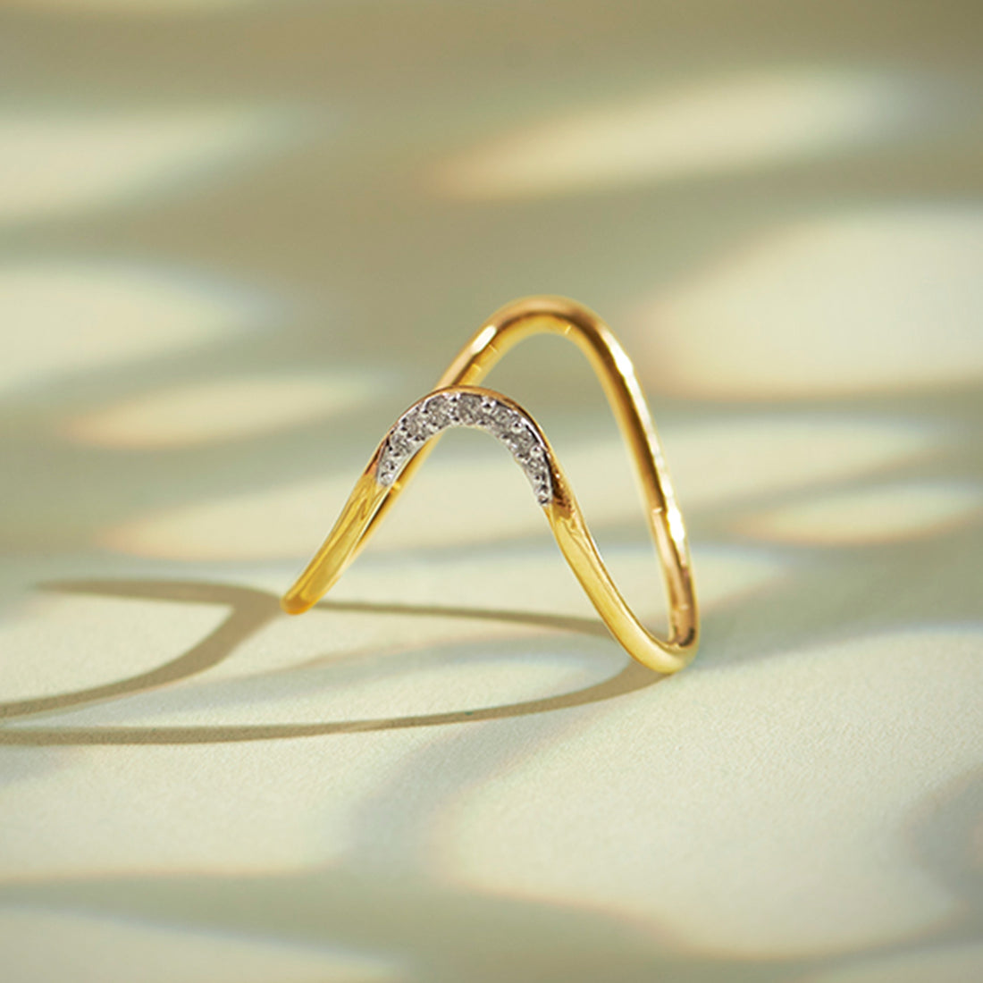 Glowy Diamond Vanki Ring