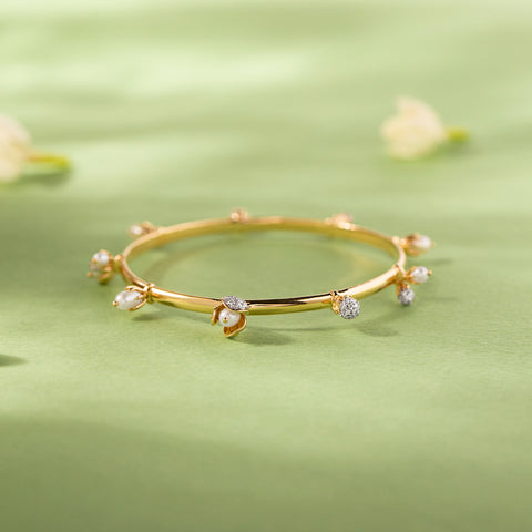 Swaying Pearl Bangle