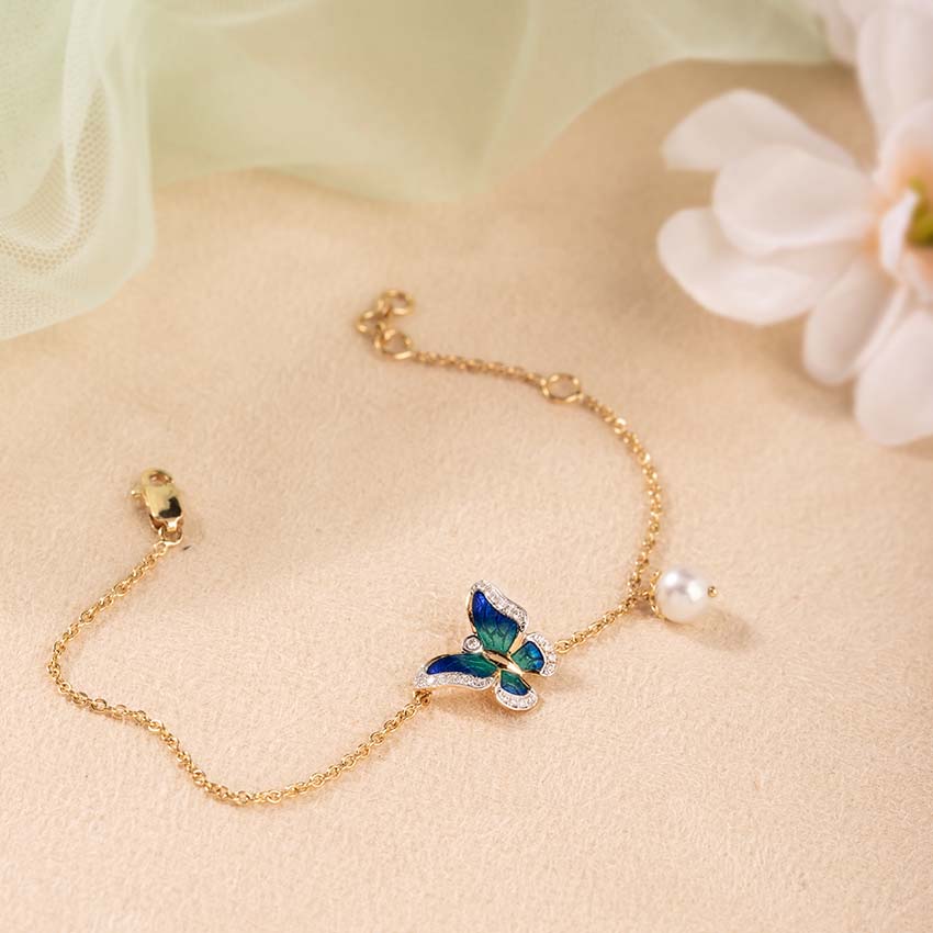 Delicate Flutter Pearl Bracelet