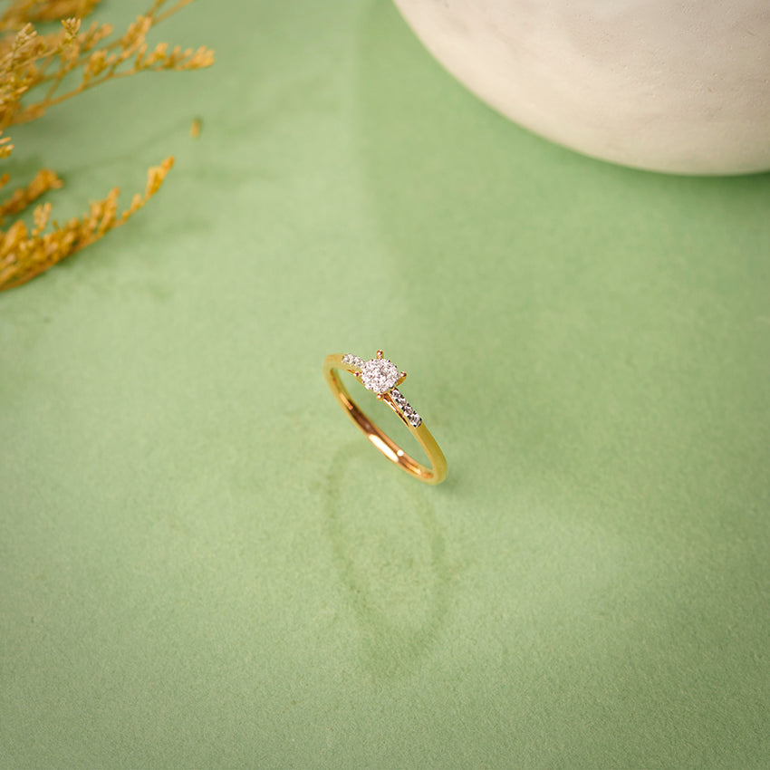 Glittery Linear Diamond Ring