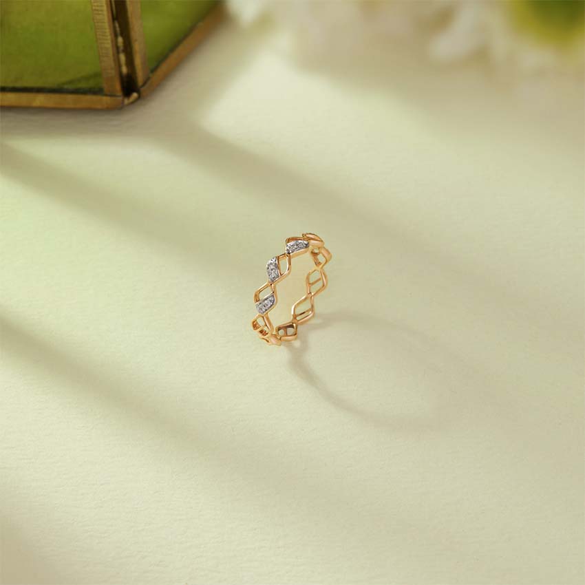 Shining Swivel Diamond Band