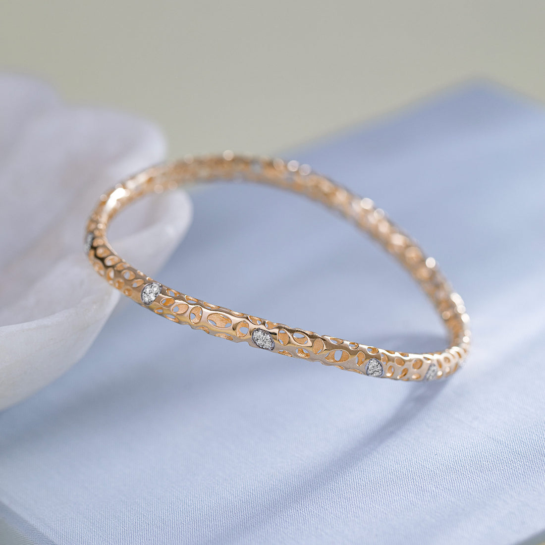 Hisana Diamond Bangle