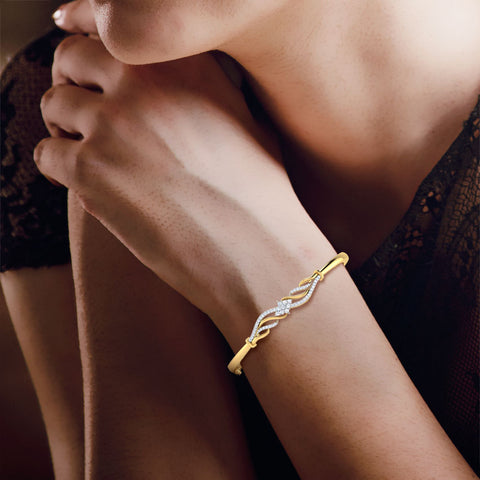 Sparkling Curve Diamond Bracelet