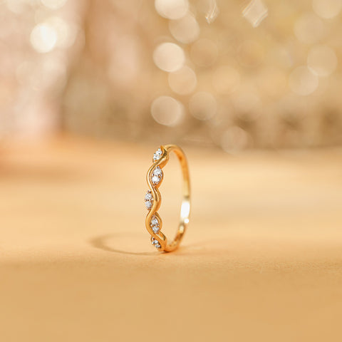 Isabella Wavy Diamond Band