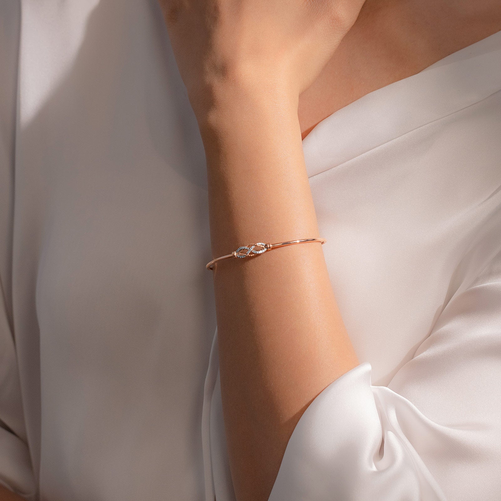 Frosty Finesse Diamond Tube Bracelet