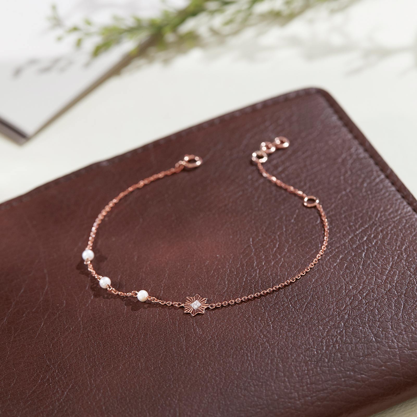 Twinkling Starburst Diamond Chain Bracelet