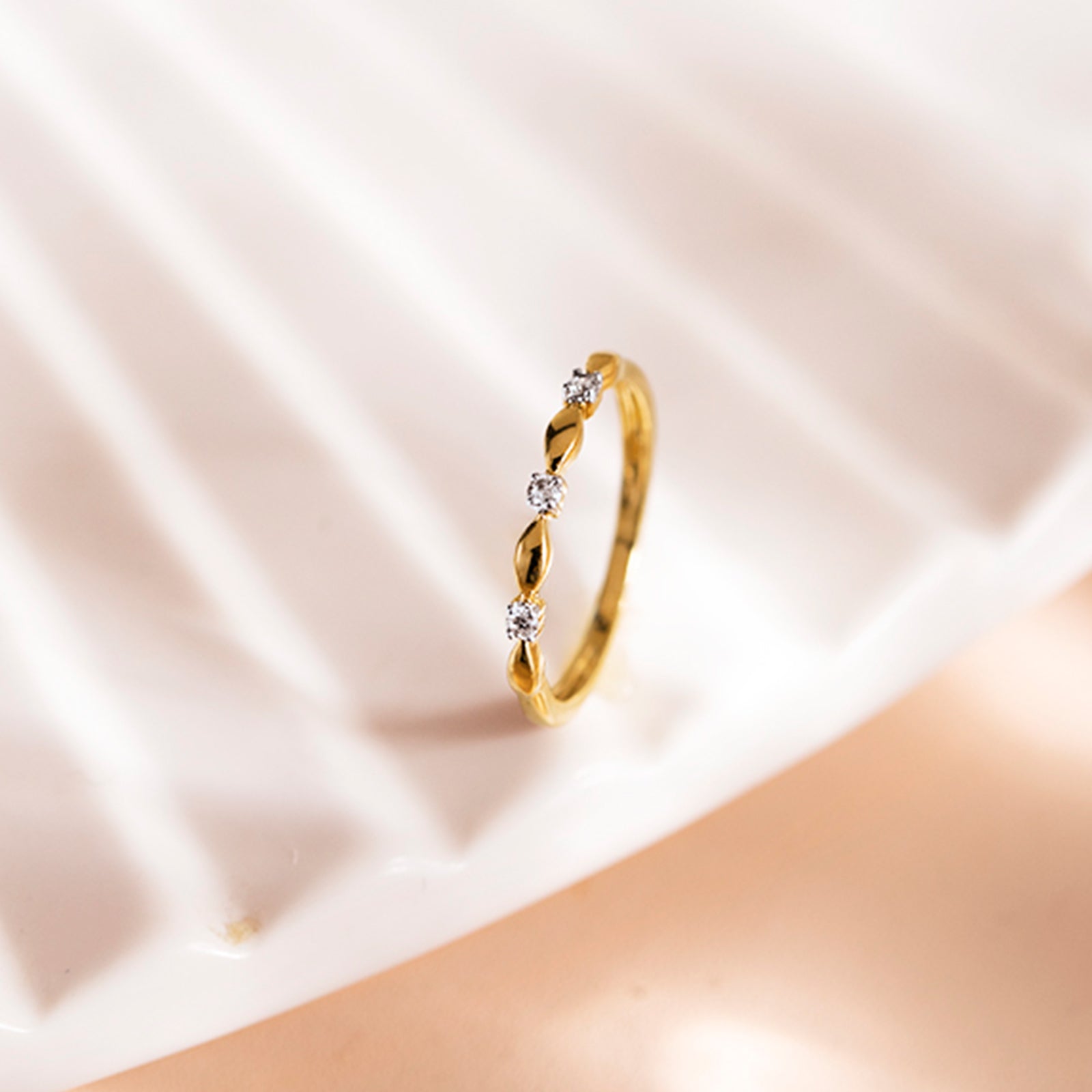 Shining Minimal Diamond Ring