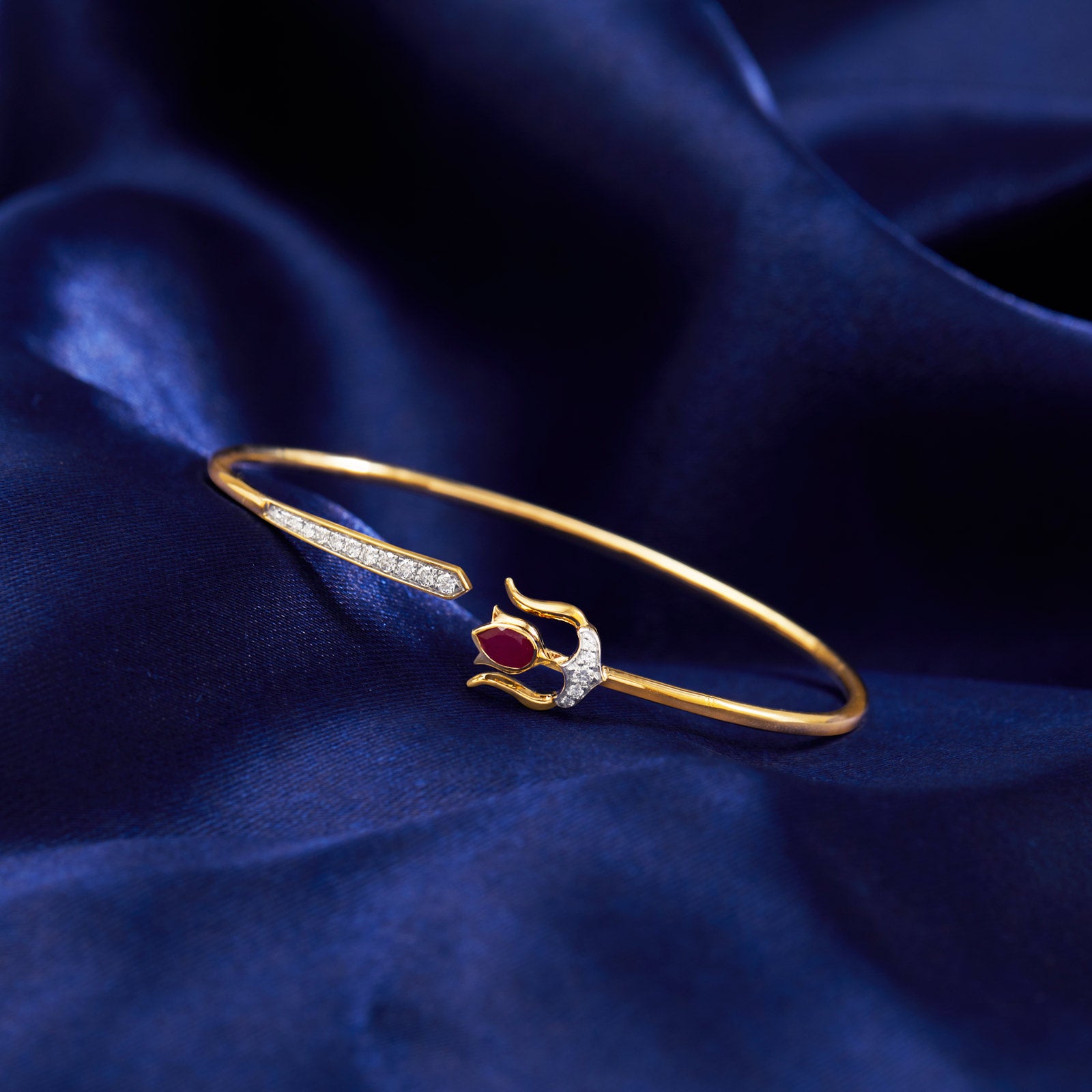 Trishul Kavacha Diamond Bracelet