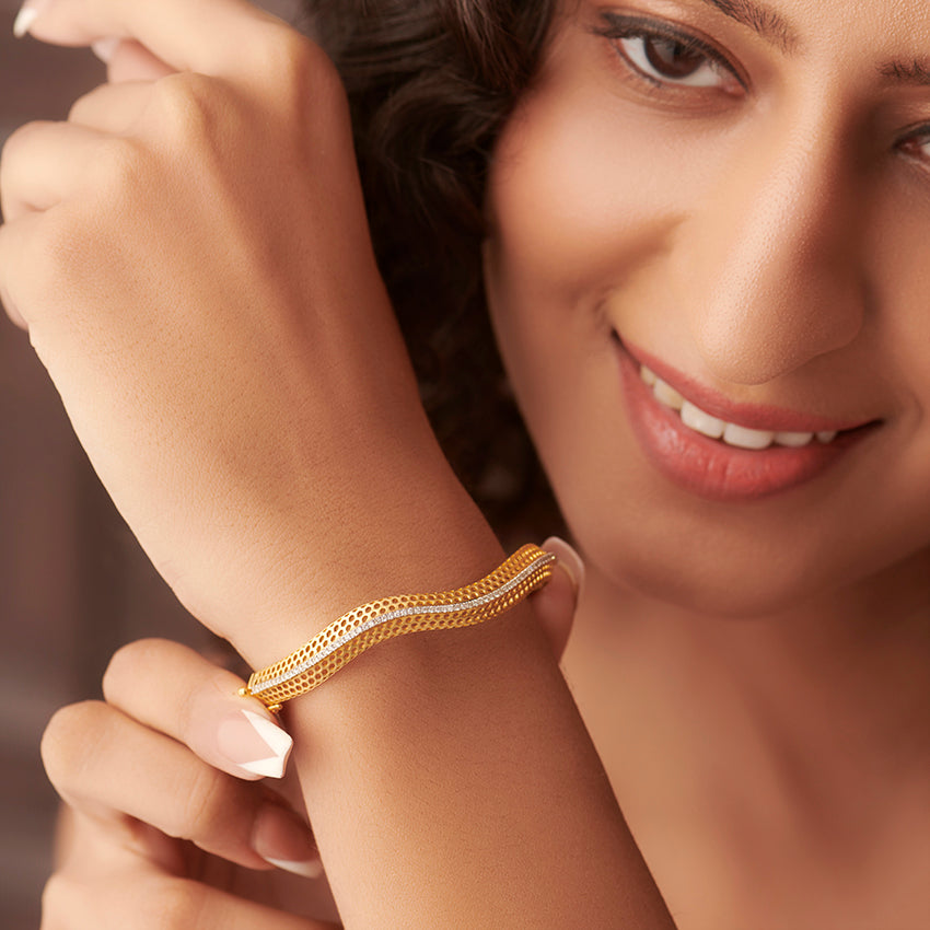 Bina Deep Waved Diamond Bracelet