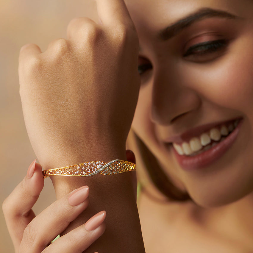 Atara Twist Sparked Diamond Bracelet