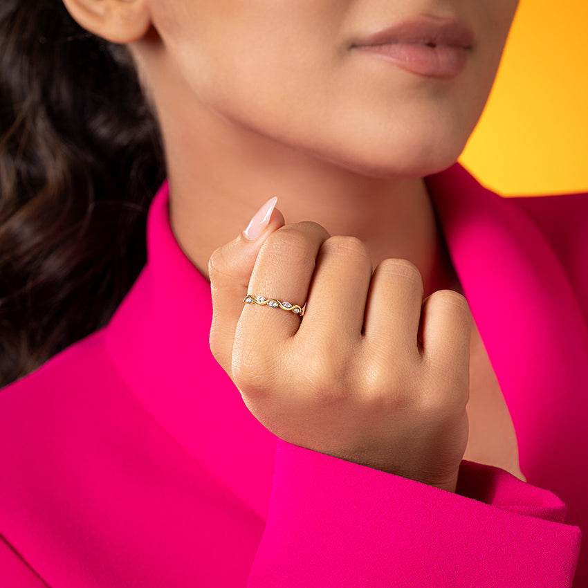 Isabella Wavy Diamond Band