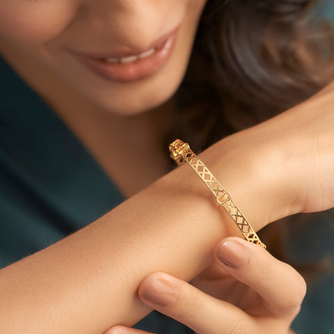Chloe Criss-Cross Gold Bangle
