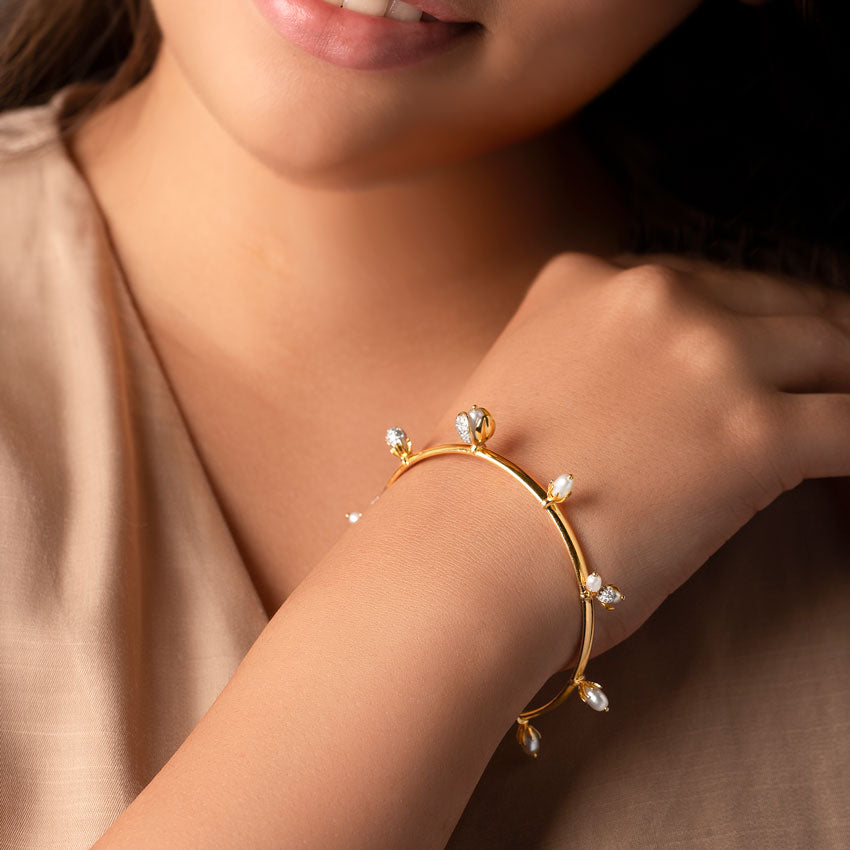 Swaying Pearl Bangle