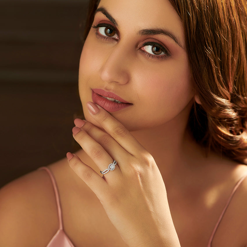 Emily Halo Diamond Ring