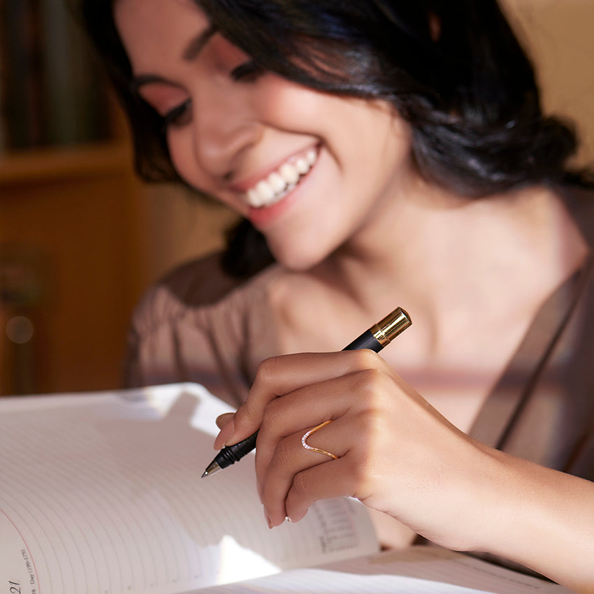 Glowy Diamond Vanki Ring