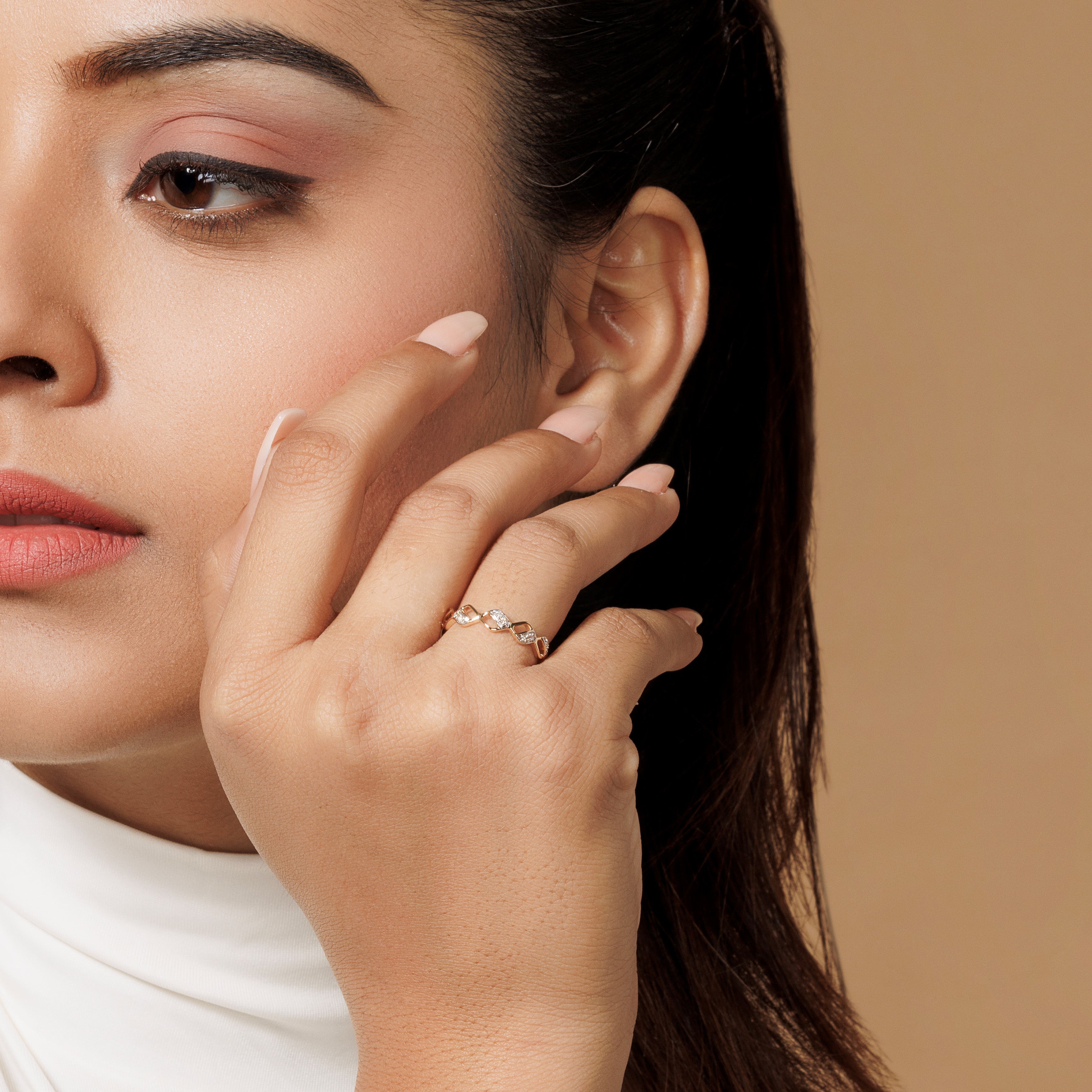 Shining Swivel Diamond Band