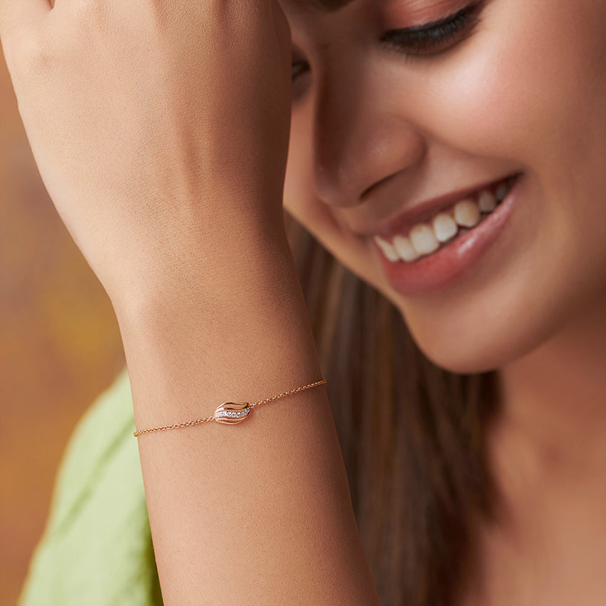 Linear Swash Diamond Chain Bracelet