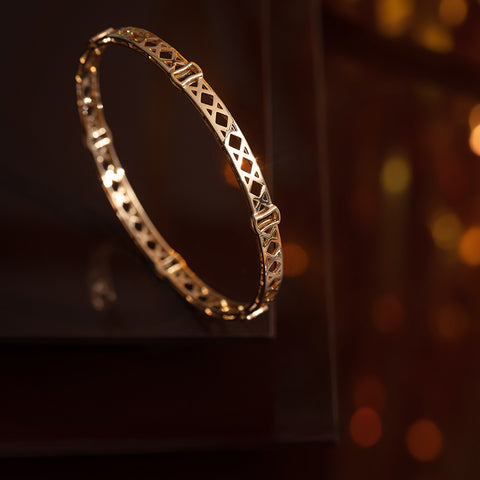 Chloe Criss-Cross Gold Bangle
