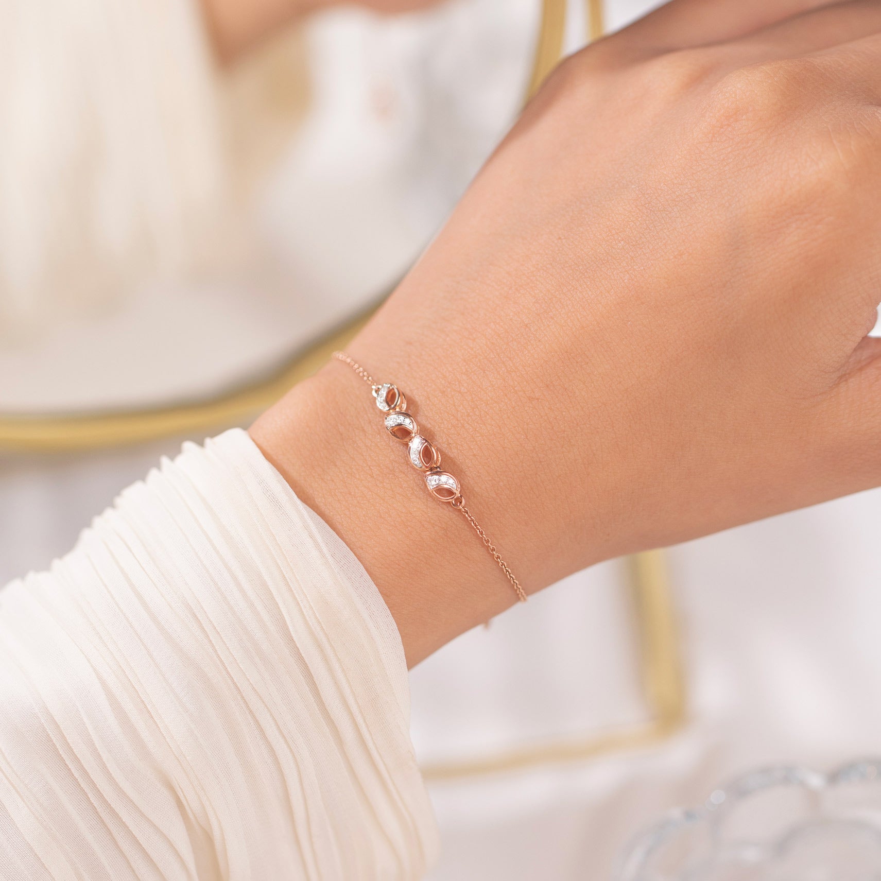 Spatial Petals Diamond Chain Bracelet