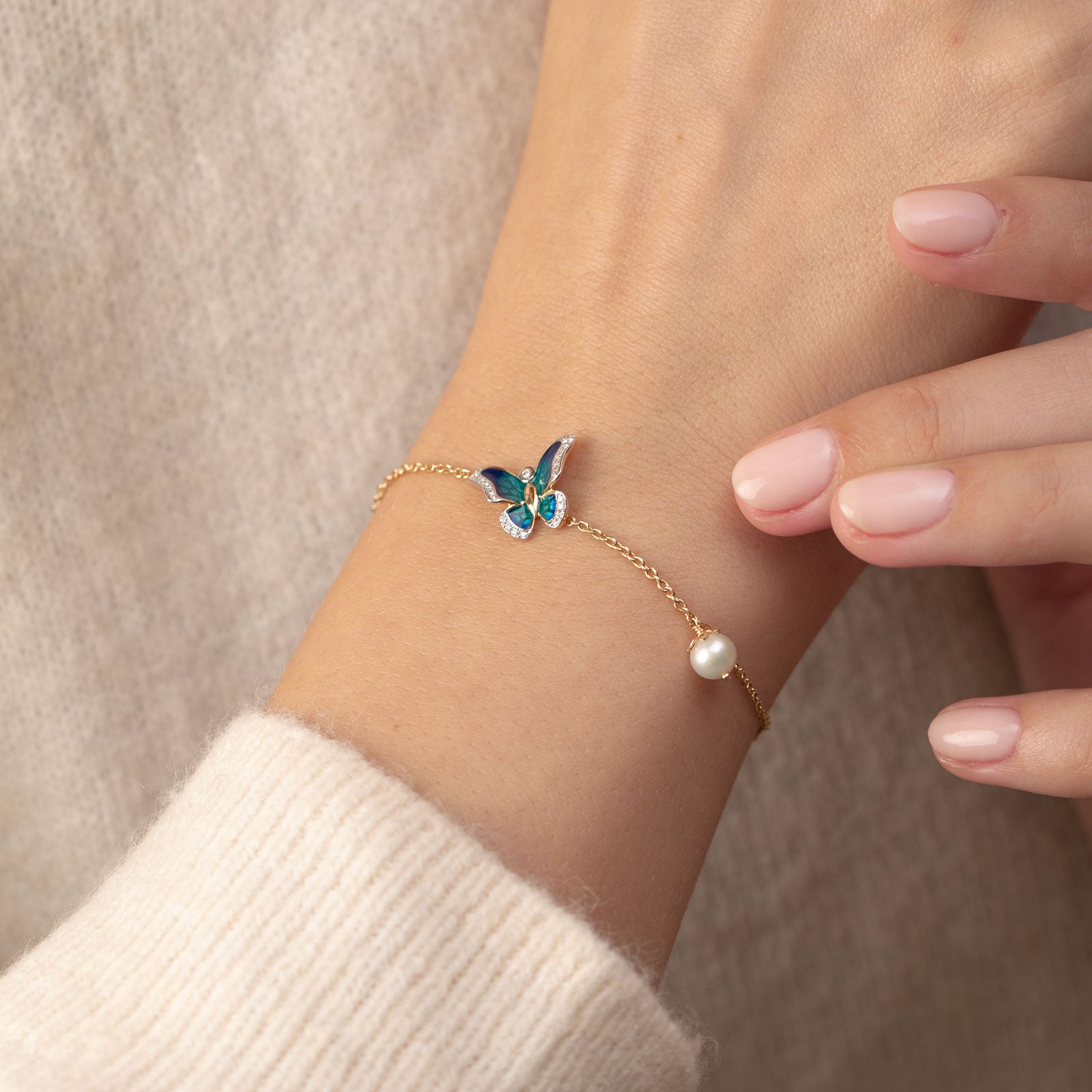 Delicate Flutter Pearl Bracelet