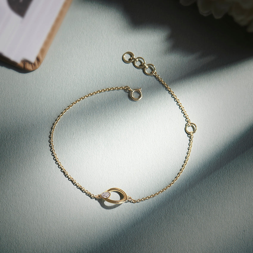 Pretty Classic Diamond Bracelet