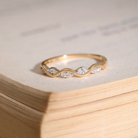 Isabella Wavy Diamond Band